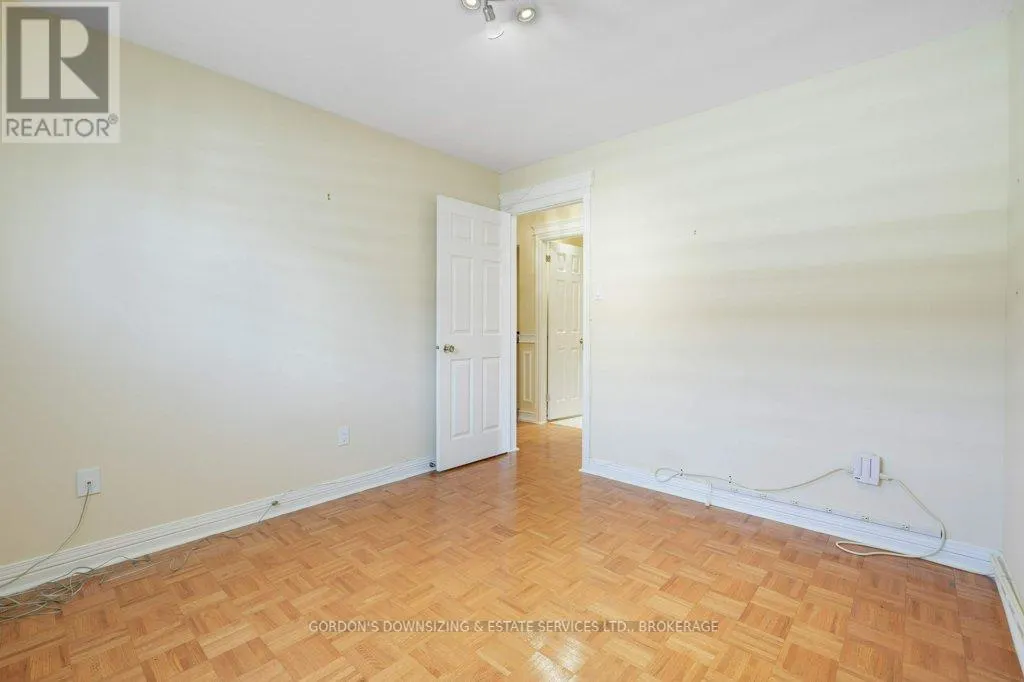 30 CHICKASAW CRESCENT