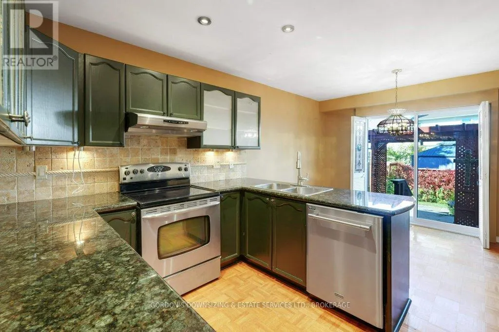 30 CHICKASAW CRESCENT