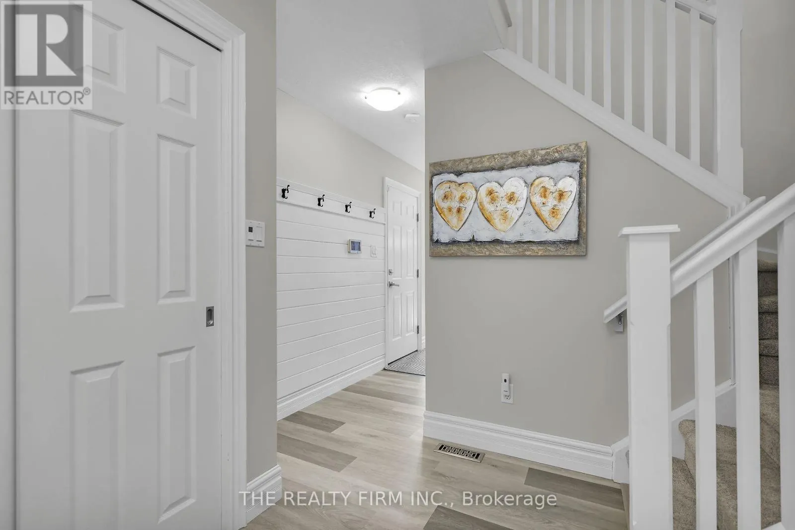 581 CLEARWATER CRESCENT