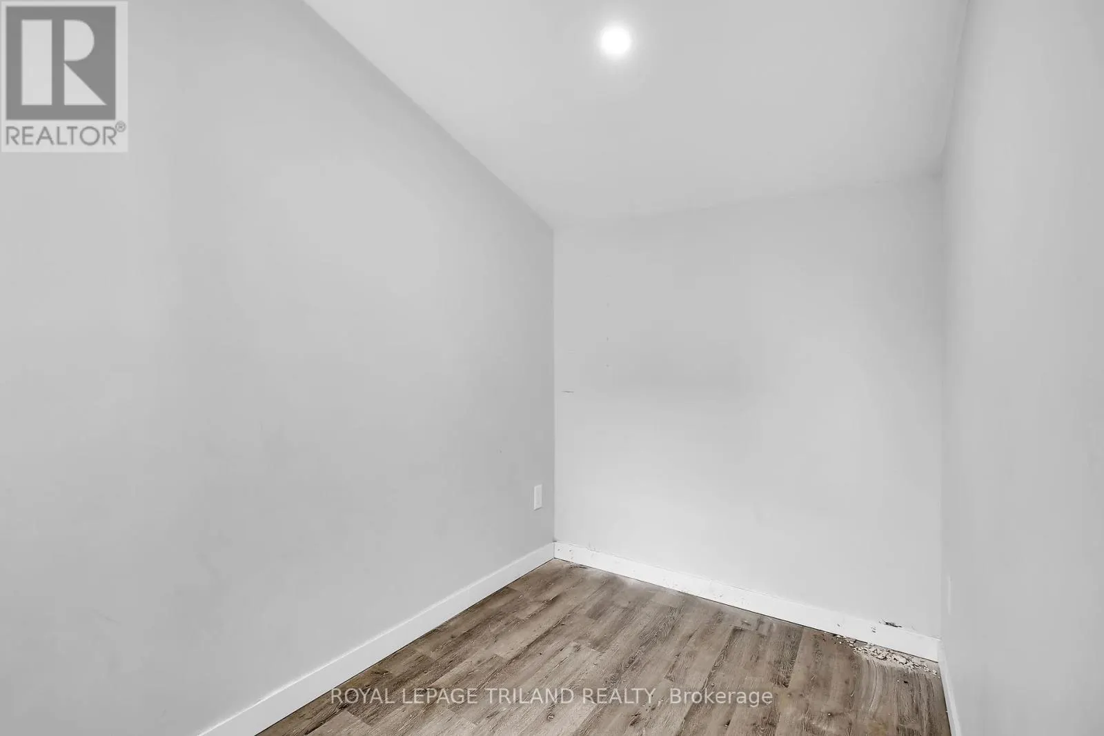 11 SCOTT STREET