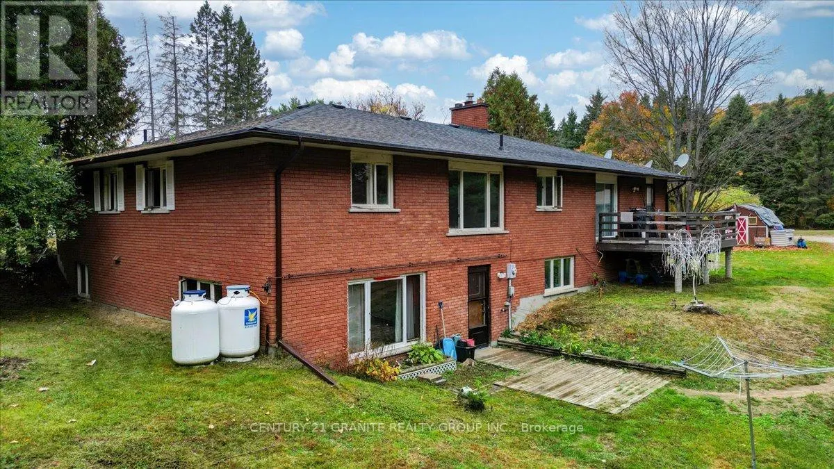 4 MAXWELL SETTLEMENT ROAD