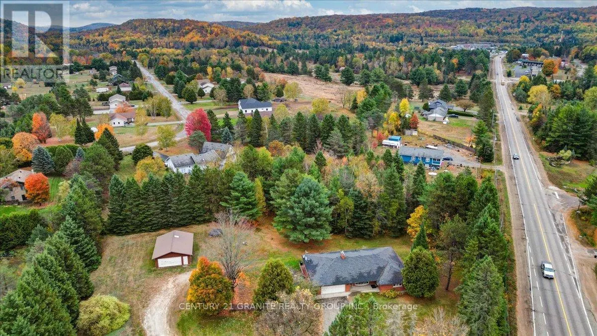4 MAXWELL SETTLEMENT ROAD