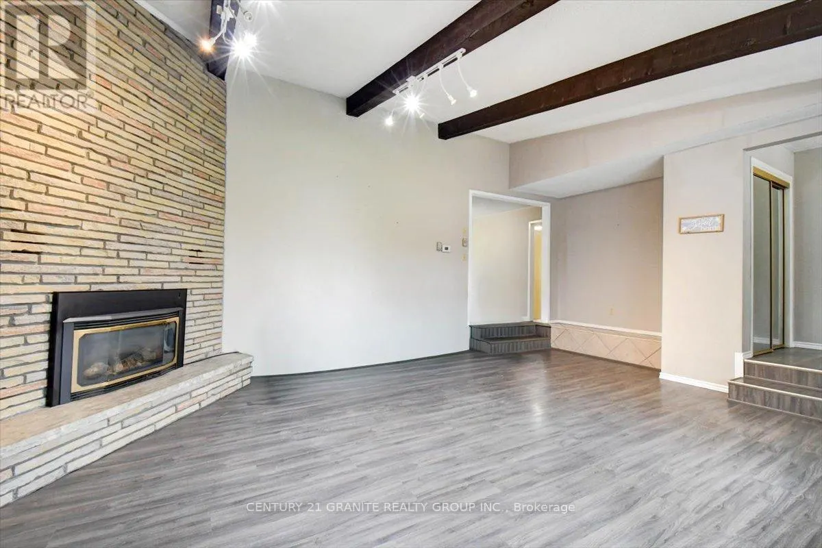 4 MAXWELL SETTLEMENT ROAD