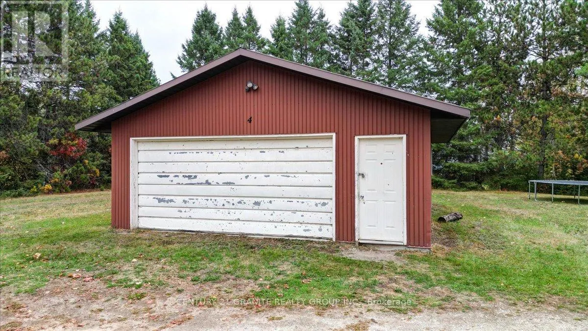 4 MAXWELL SETTLEMENT ROAD