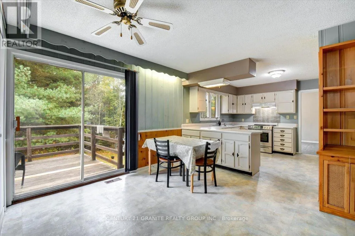 4 MAXWELL SETTLEMENT ROAD