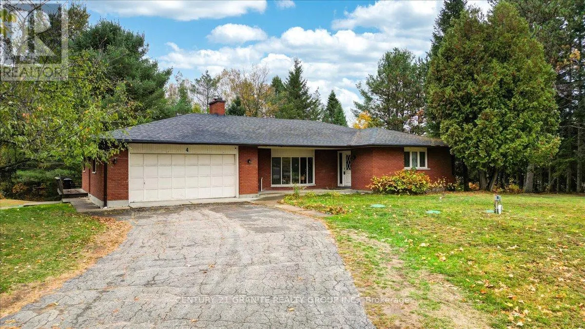 4 MAXWELL SETTLEMENT ROAD