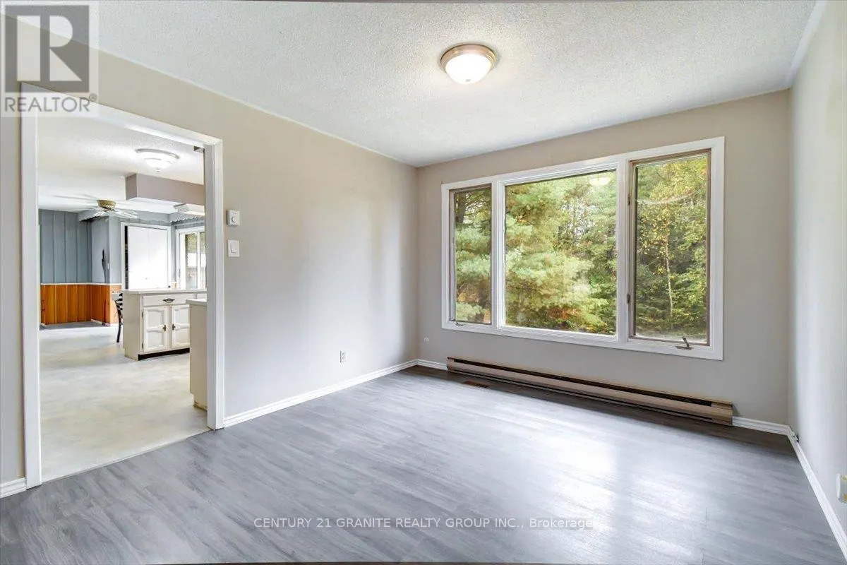 4 MAXWELL SETTLEMENT ROAD