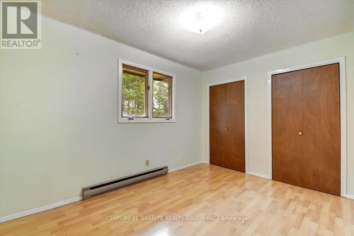 4 MAXWELL SETTLEMENT ROAD