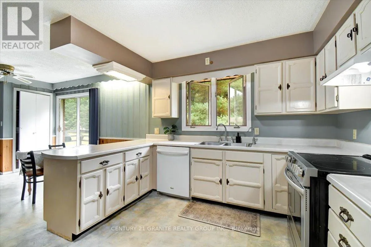 4 MAXWELL SETTLEMENT ROAD