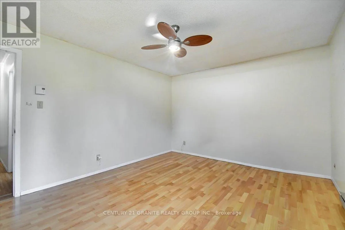 4 MAXWELL SETTLEMENT ROAD