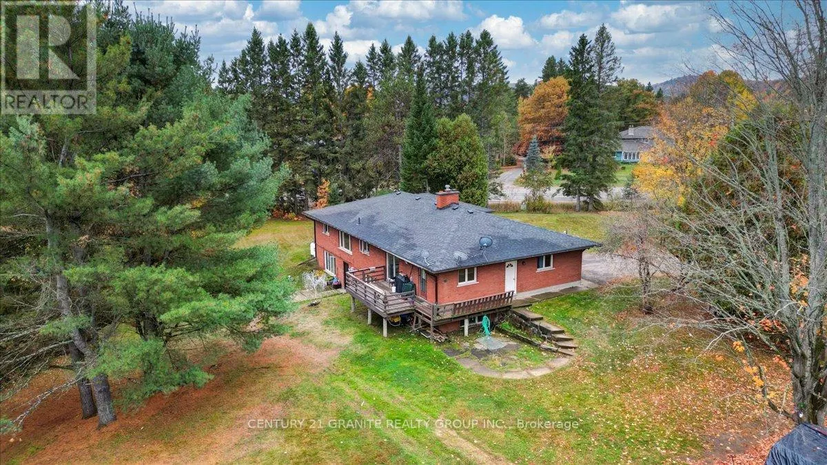 4 MAXWELL SETTLEMENT ROAD