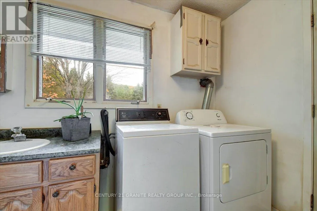 4 MAXWELL SETTLEMENT ROAD