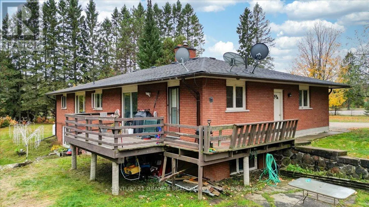 4 MAXWELL SETTLEMENT ROAD
