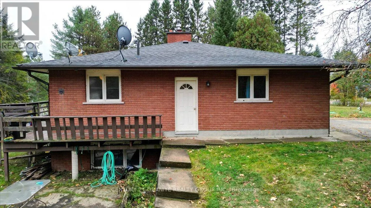 4 MAXWELL SETTLEMENT ROAD