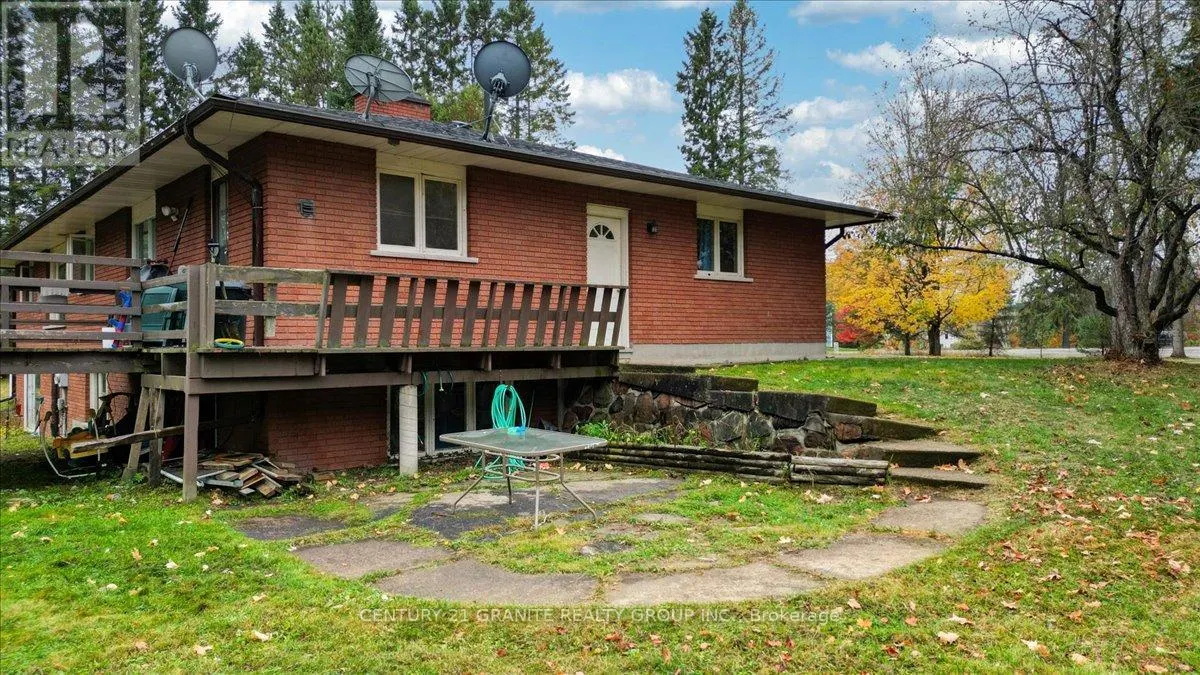 4 MAXWELL SETTLEMENT ROAD