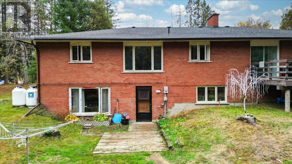 4 MAXWELL SETTLEMENT ROAD