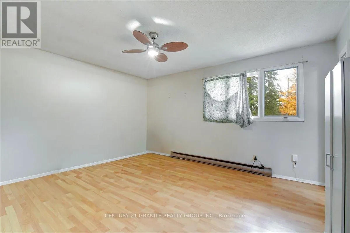 4 MAXWELL SETTLEMENT ROAD