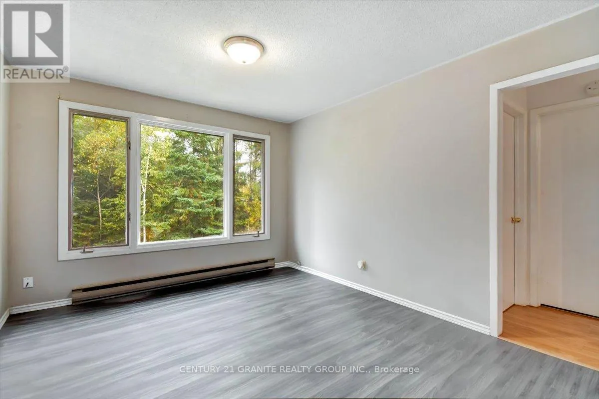 4 MAXWELL SETTLEMENT ROAD