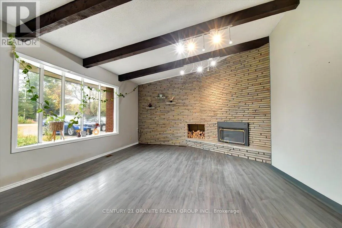 4 MAXWELL SETTLEMENT ROAD