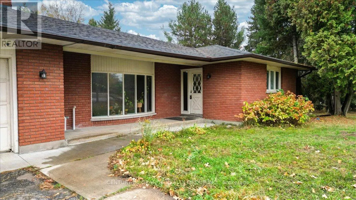 4 MAXWELL SETTLEMENT ROAD