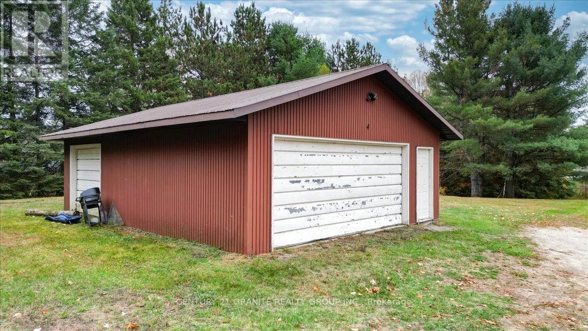 4 MAXWELL SETTLEMENT ROAD