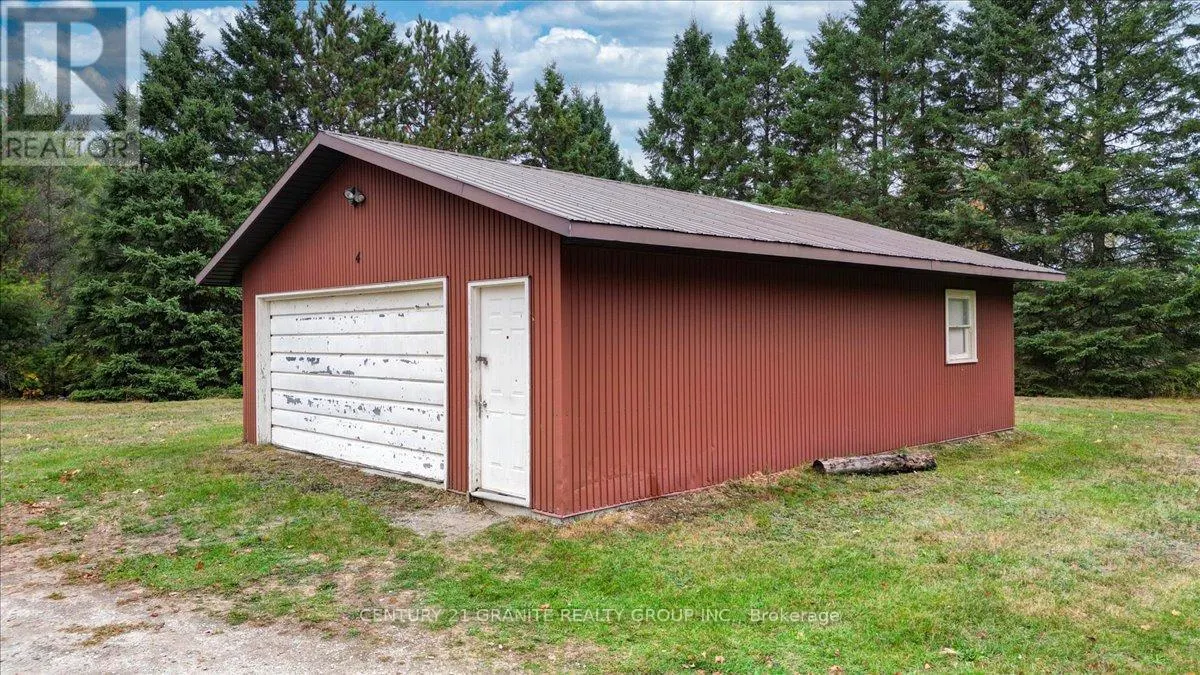 4 MAXWELL SETTLEMENT ROAD