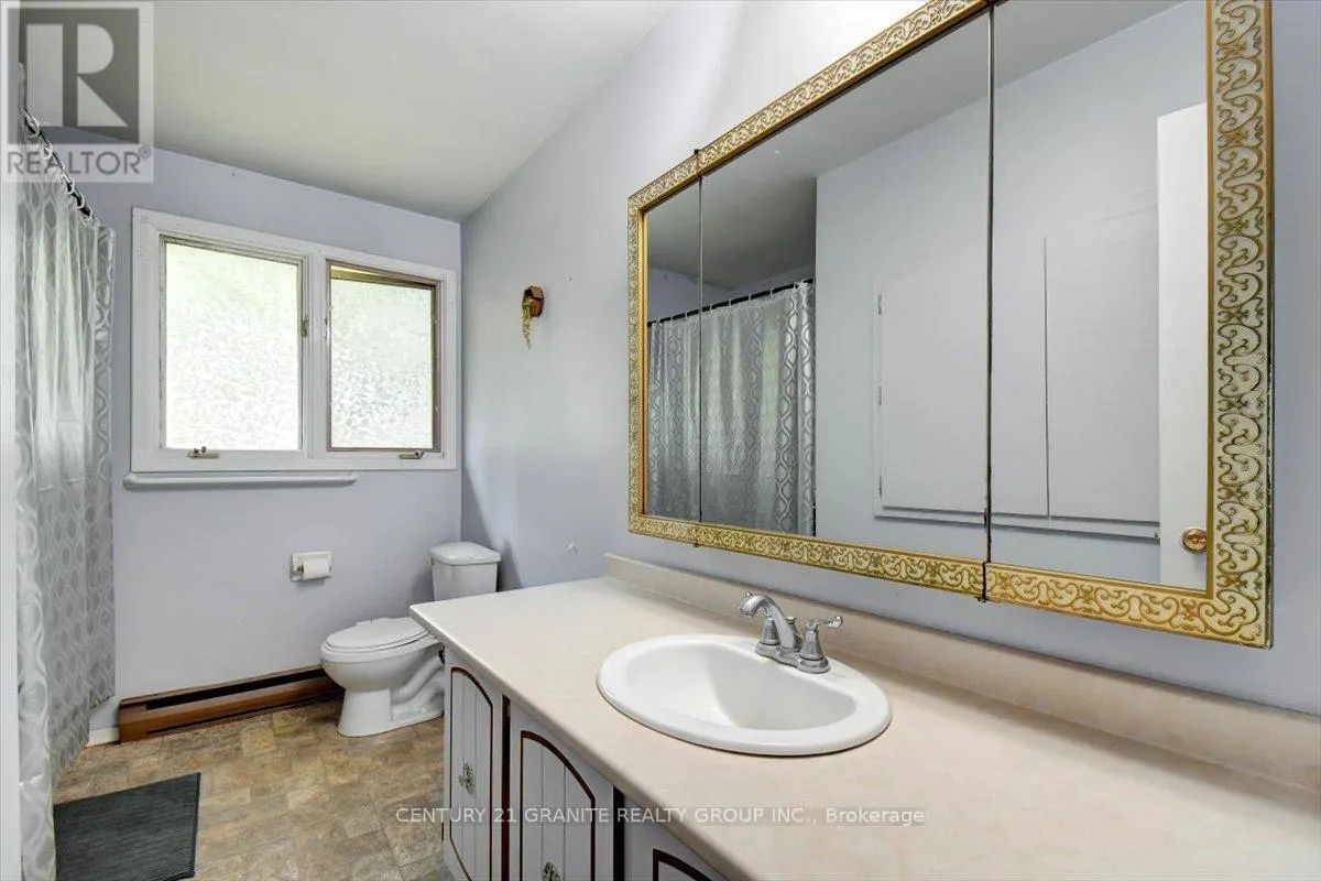 4 MAXWELL SETTLEMENT ROAD