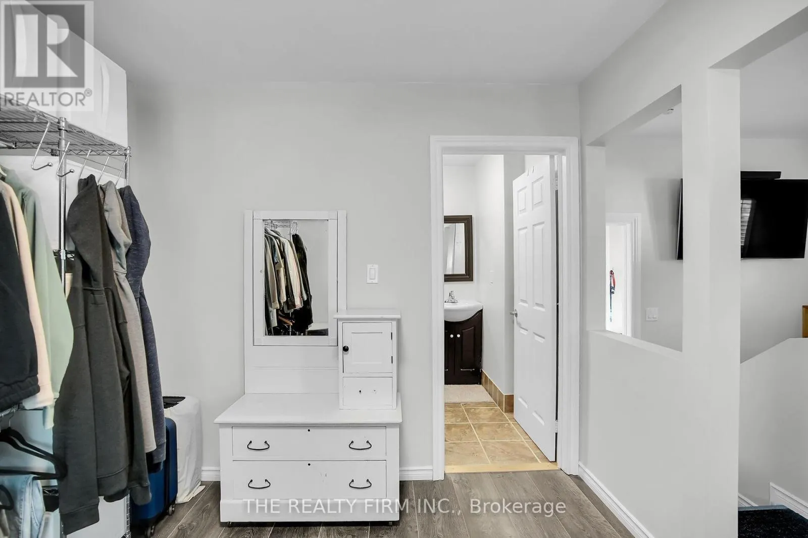 317 SIMCOE STREET
