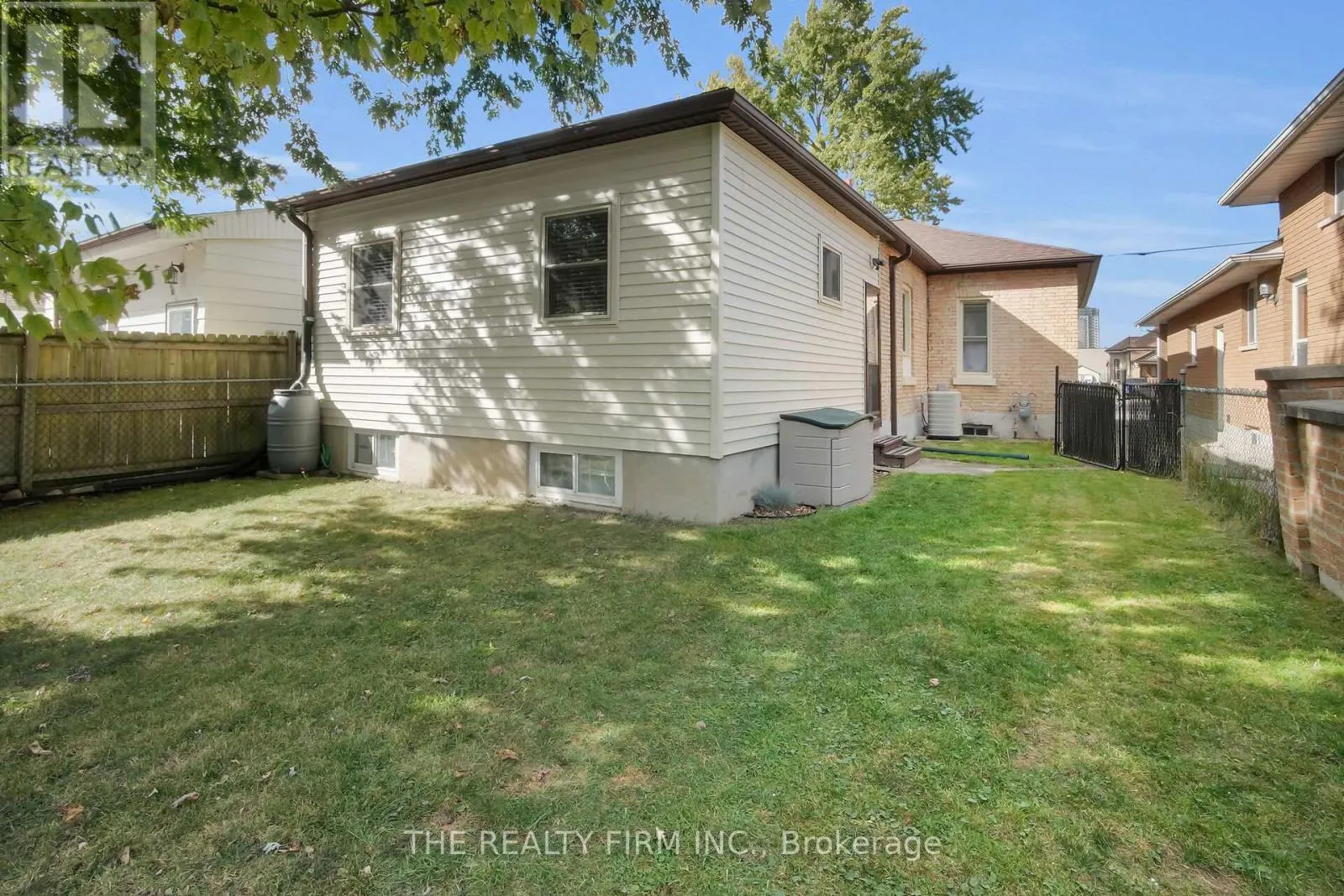 317 SIMCOE STREET
