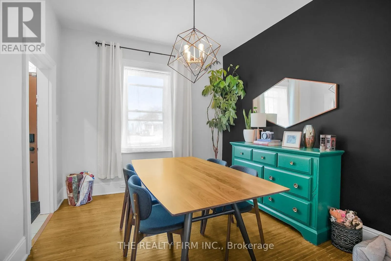 317 SIMCOE STREET
