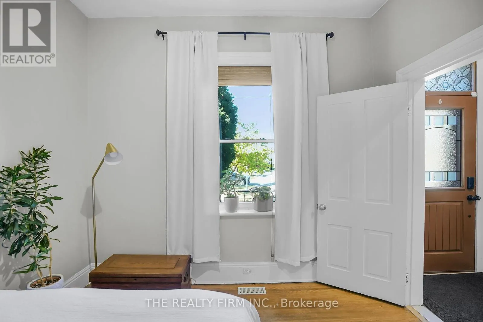 317 SIMCOE STREET