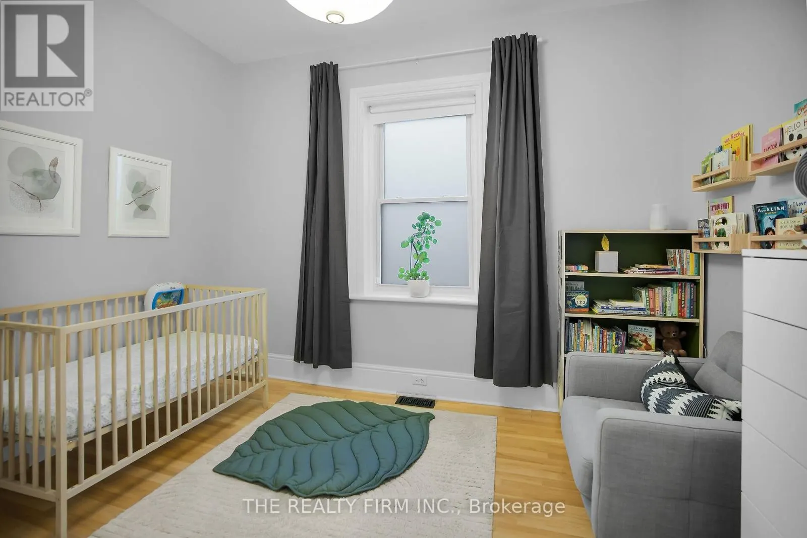 317 SIMCOE STREET
