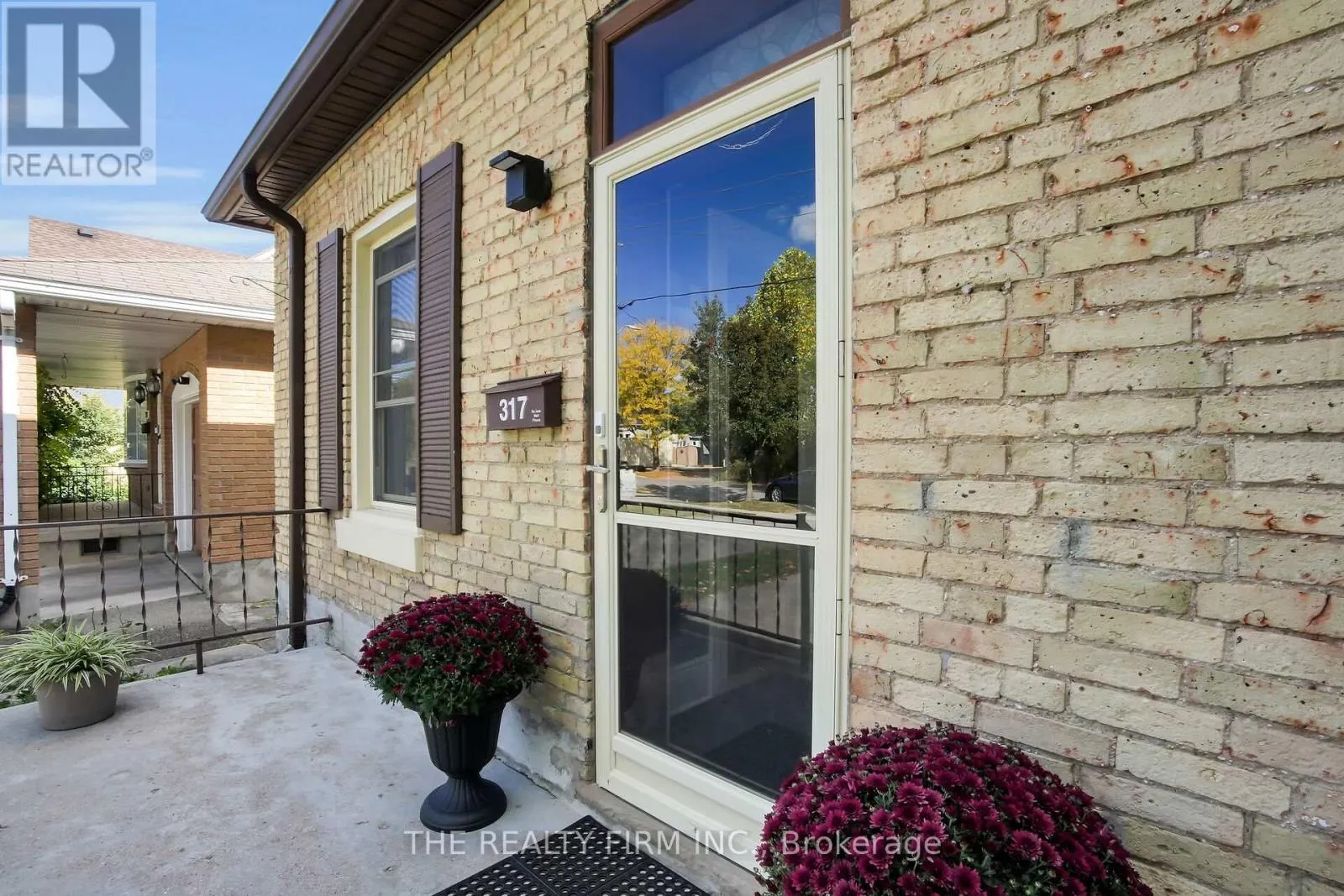317 SIMCOE STREET