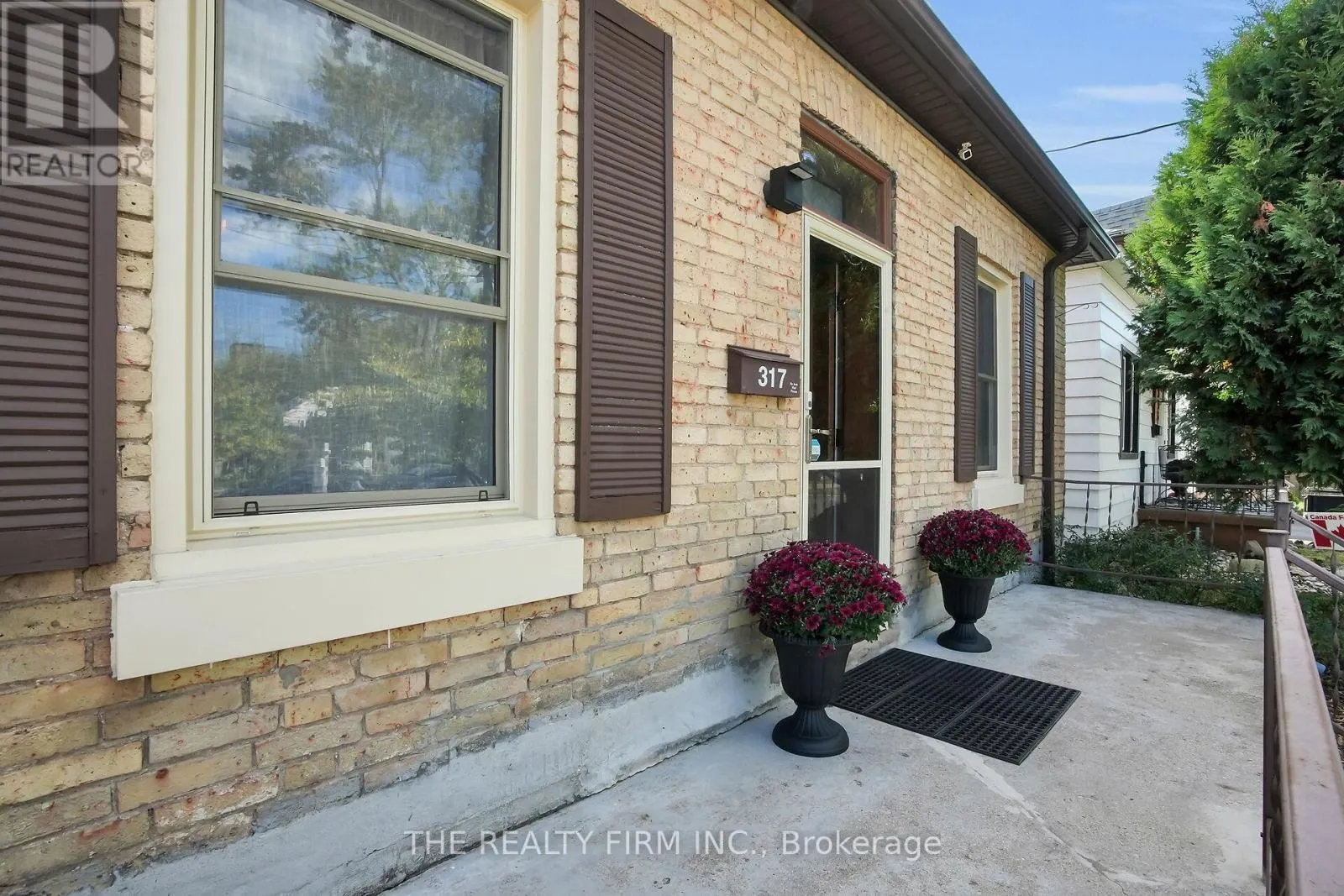 317 SIMCOE STREET