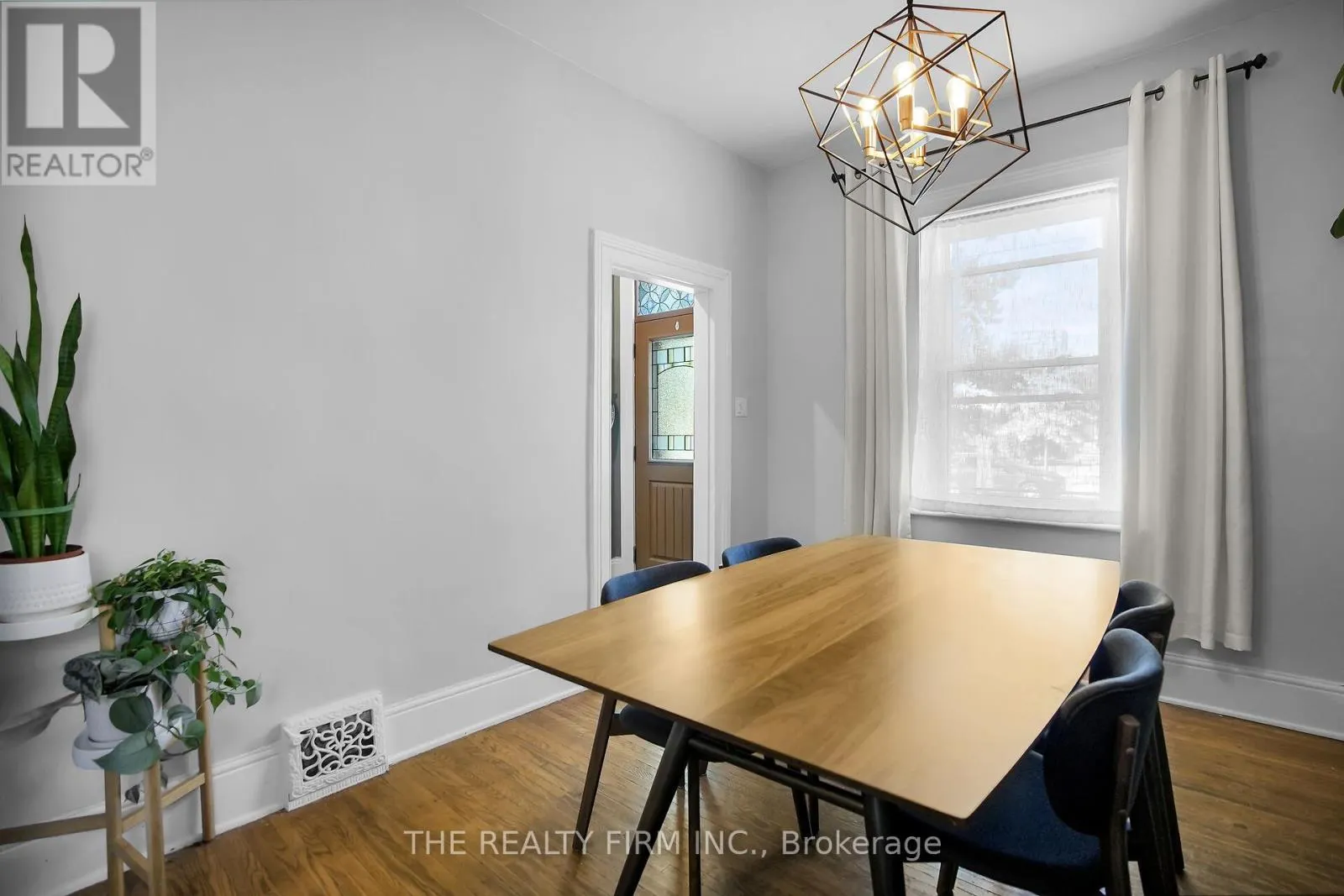 317 SIMCOE STREET