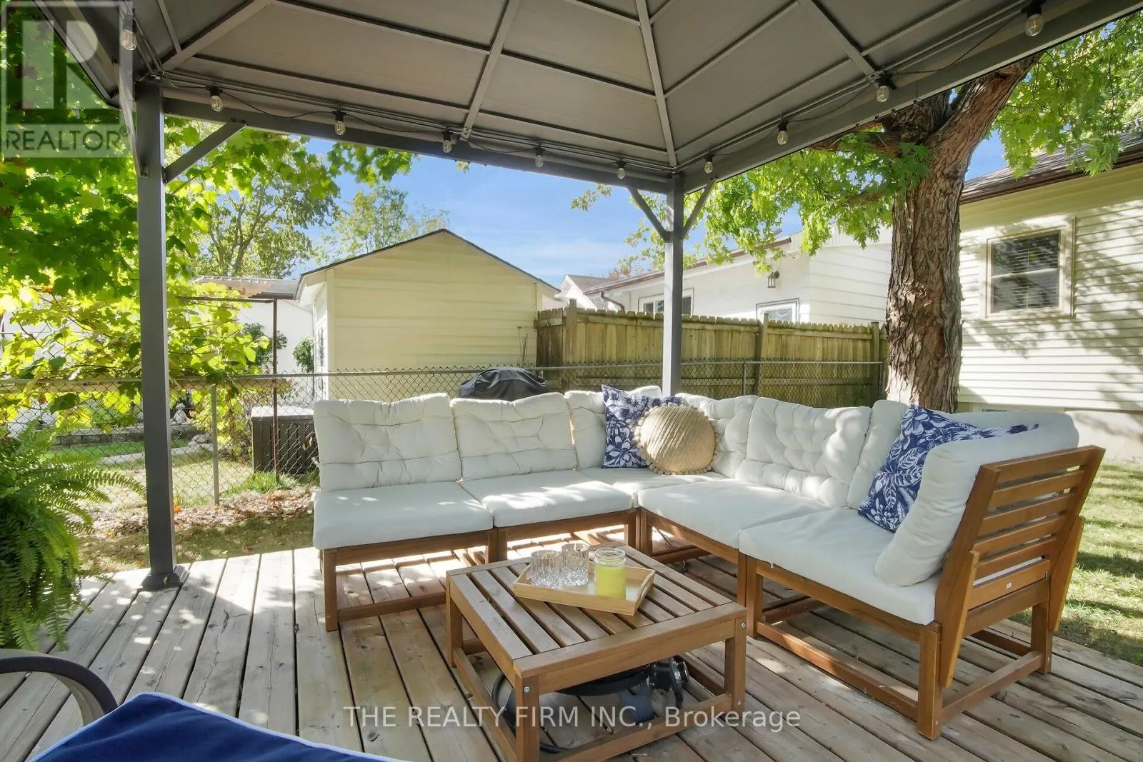 317 SIMCOE STREET