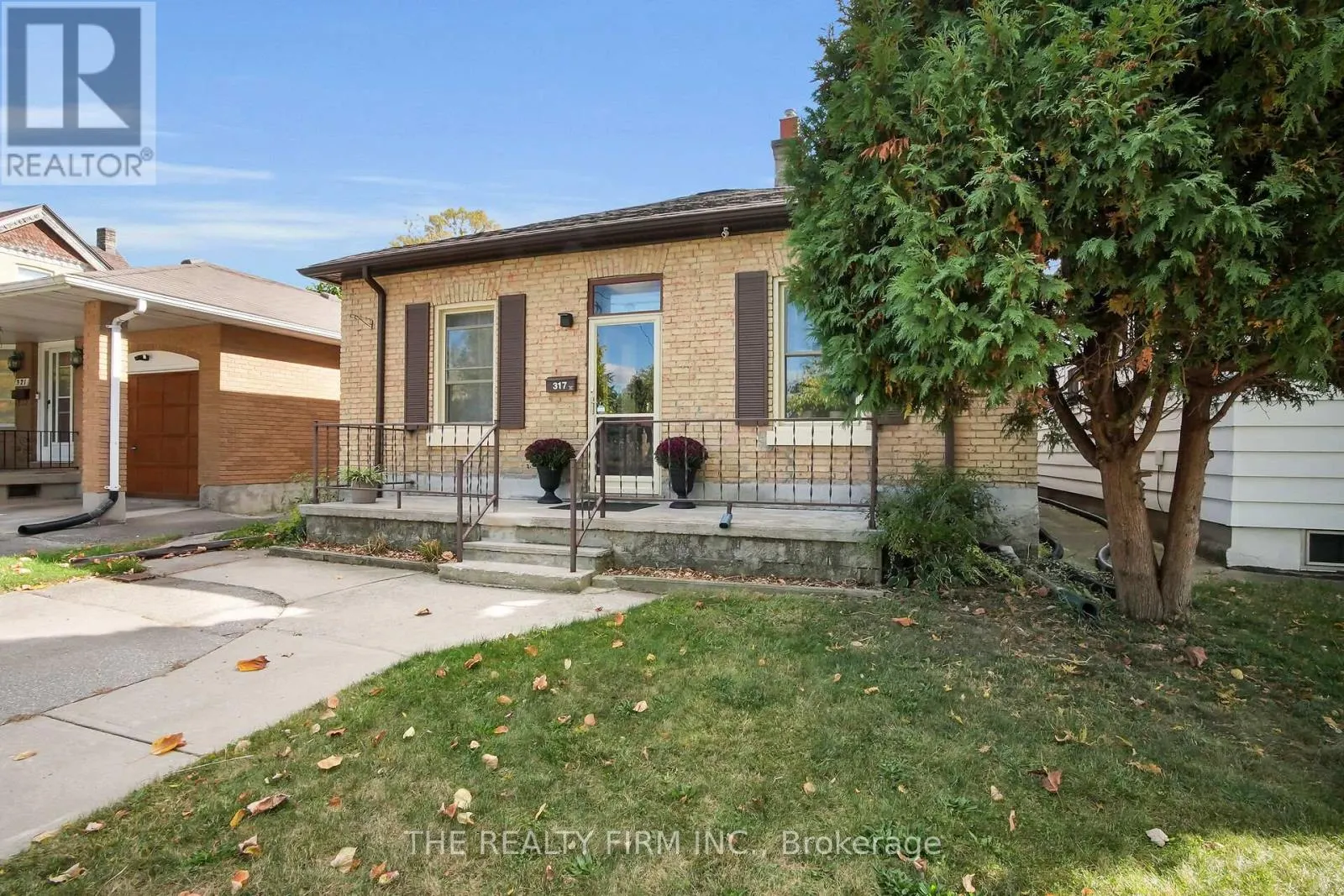317 SIMCOE STREET