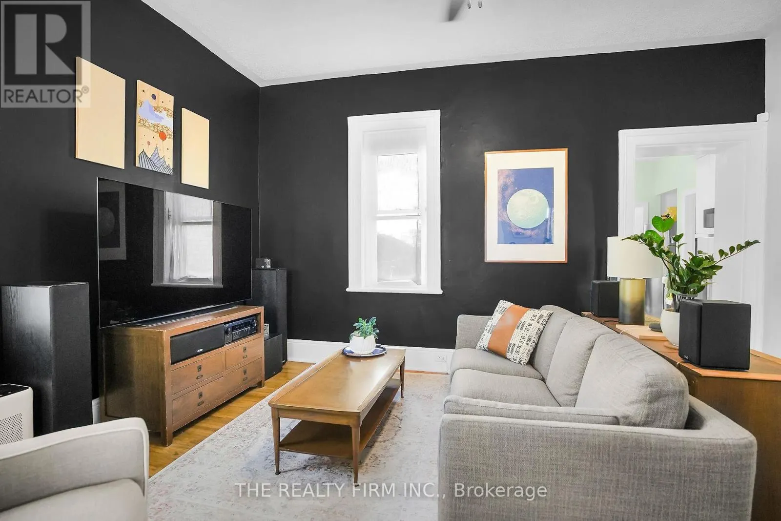 317 SIMCOE STREET