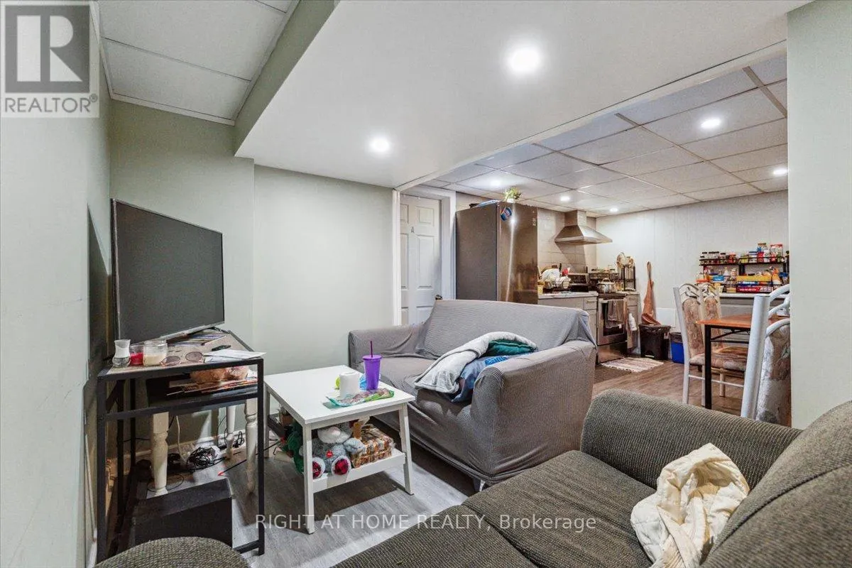 5863 CHURCH'S LANE