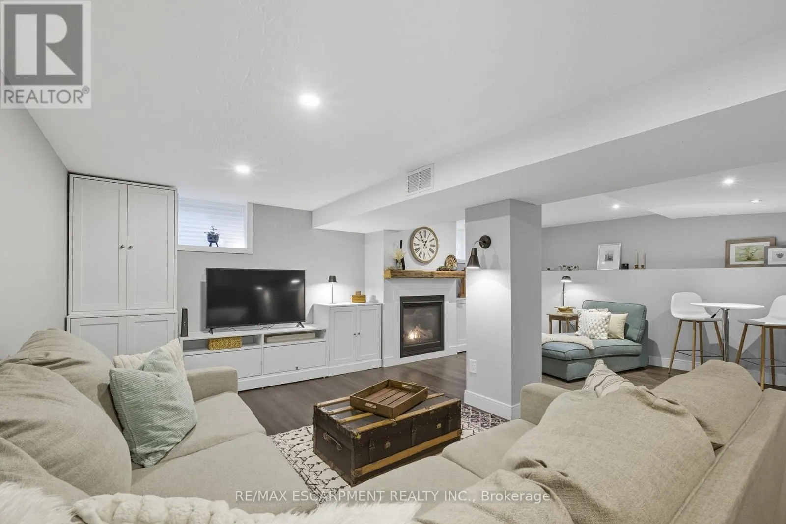 105 CARRINGTON COURT