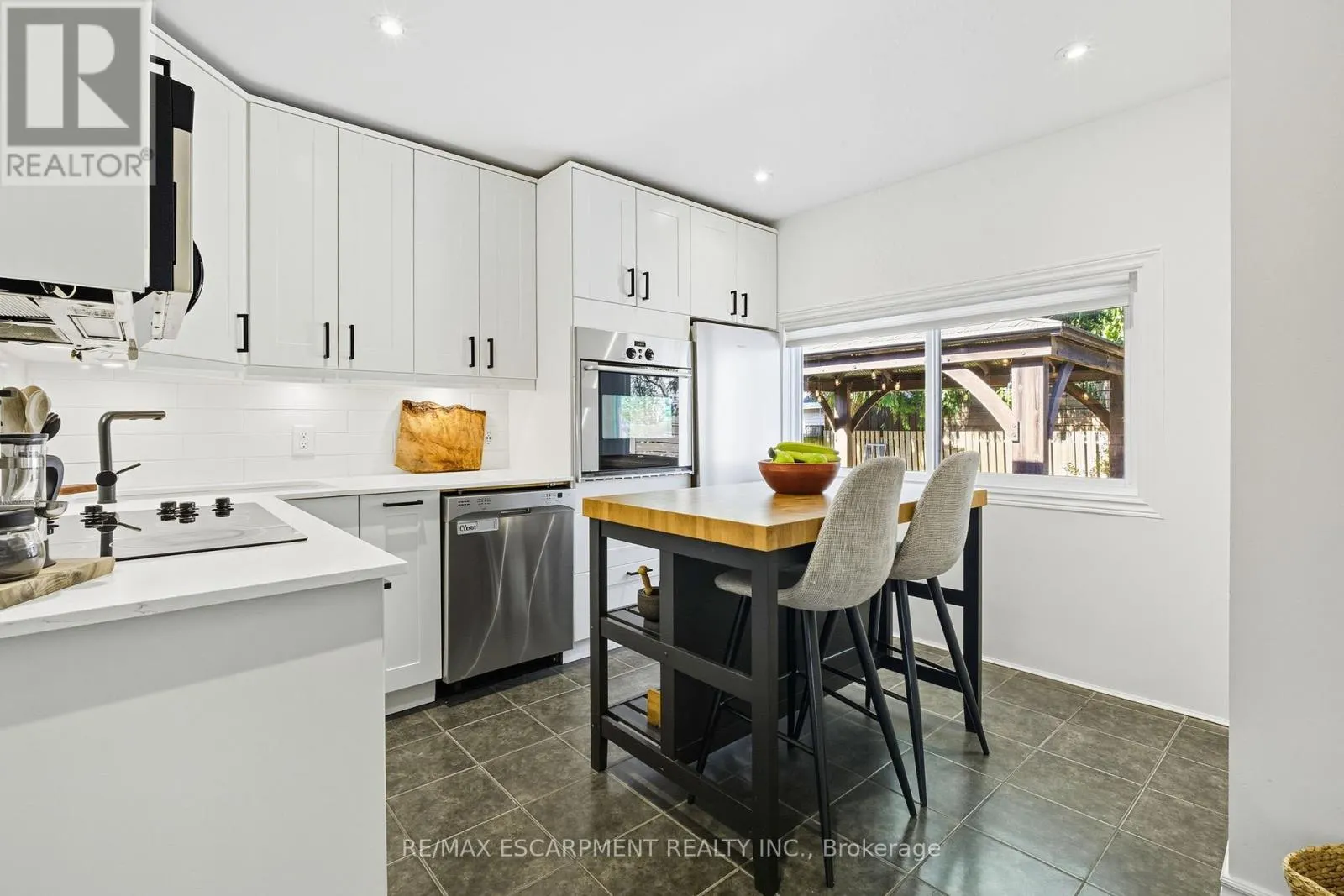 105 CARRINGTON COURT