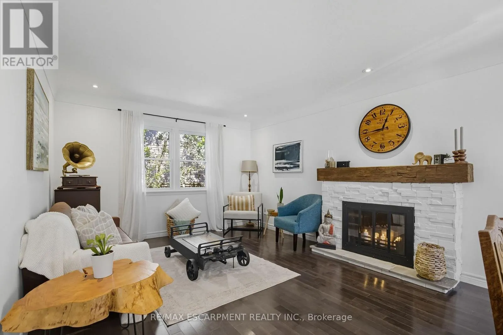 105 CARRINGTON COURT