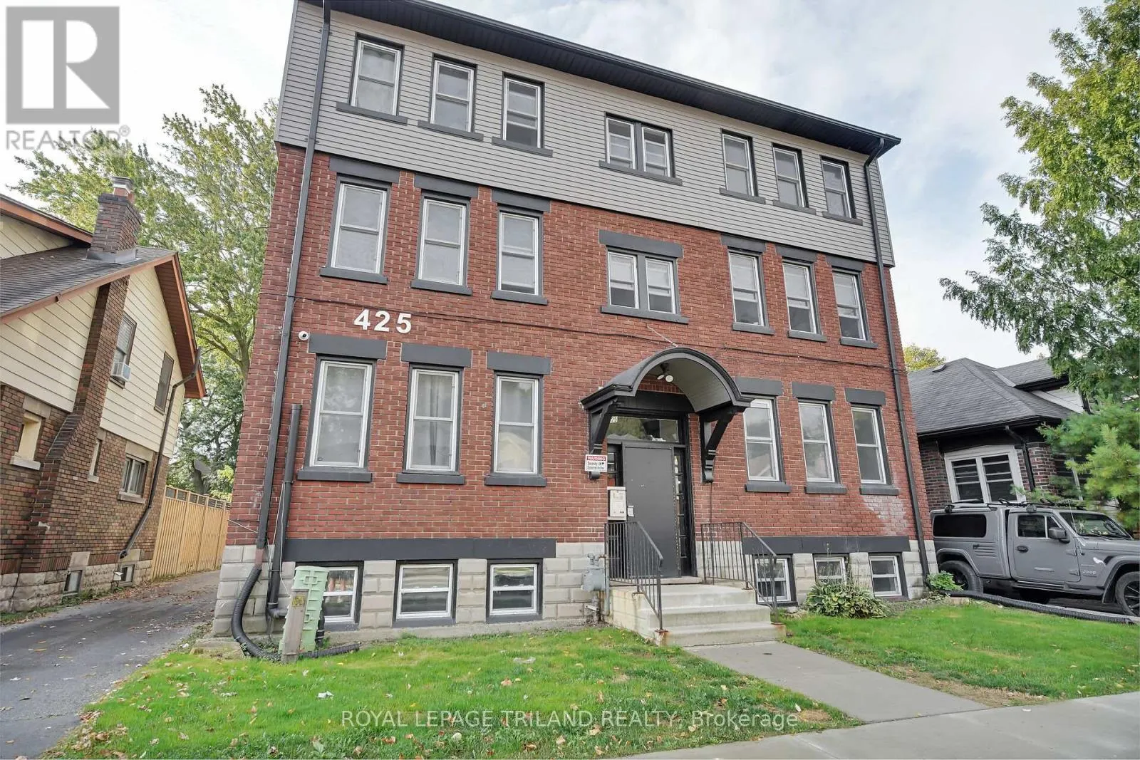 2 - 425 MCKENZIE AVENUE, #2