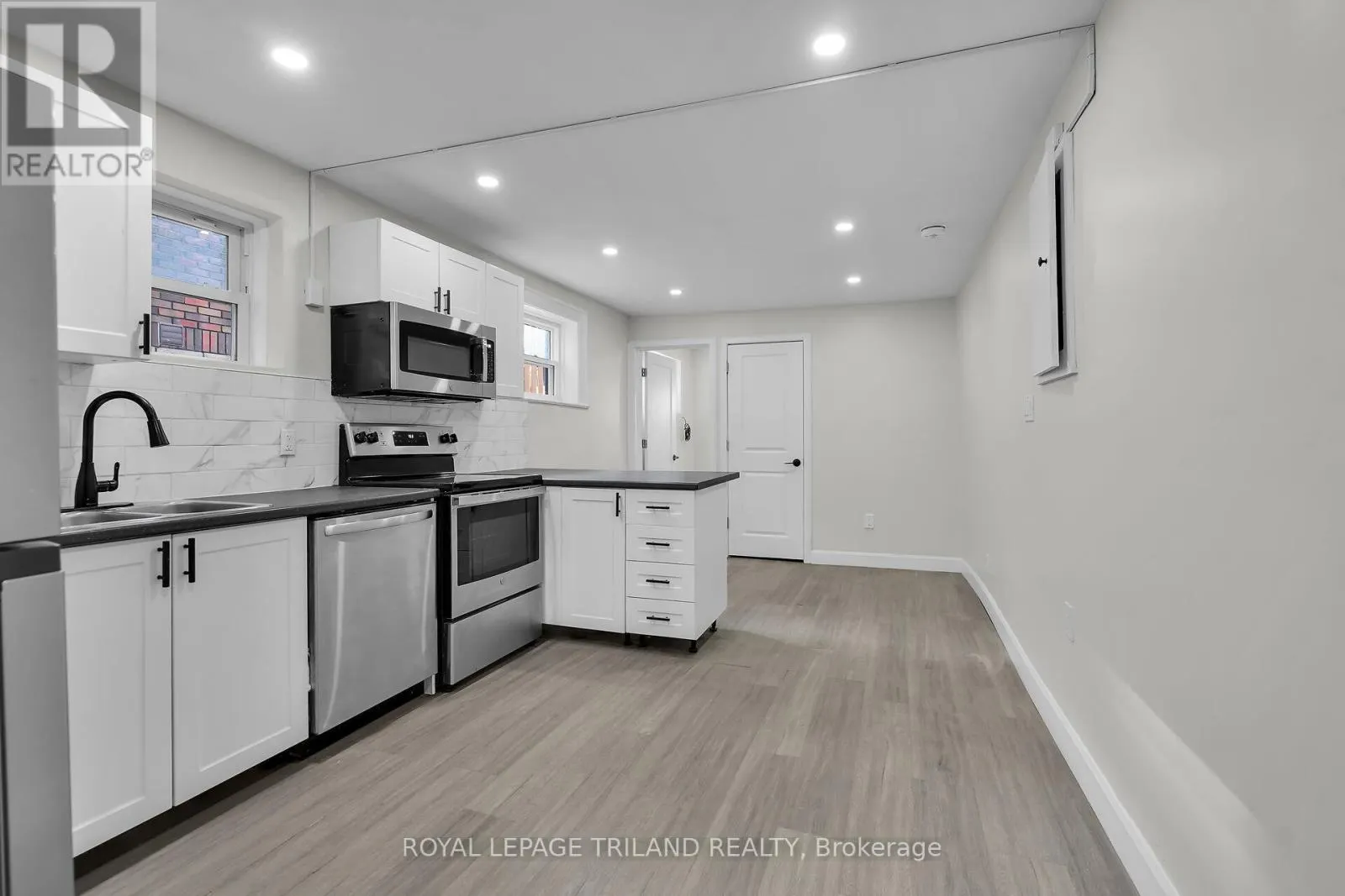 2 - 425 MCKENZIE AVENUE, #2