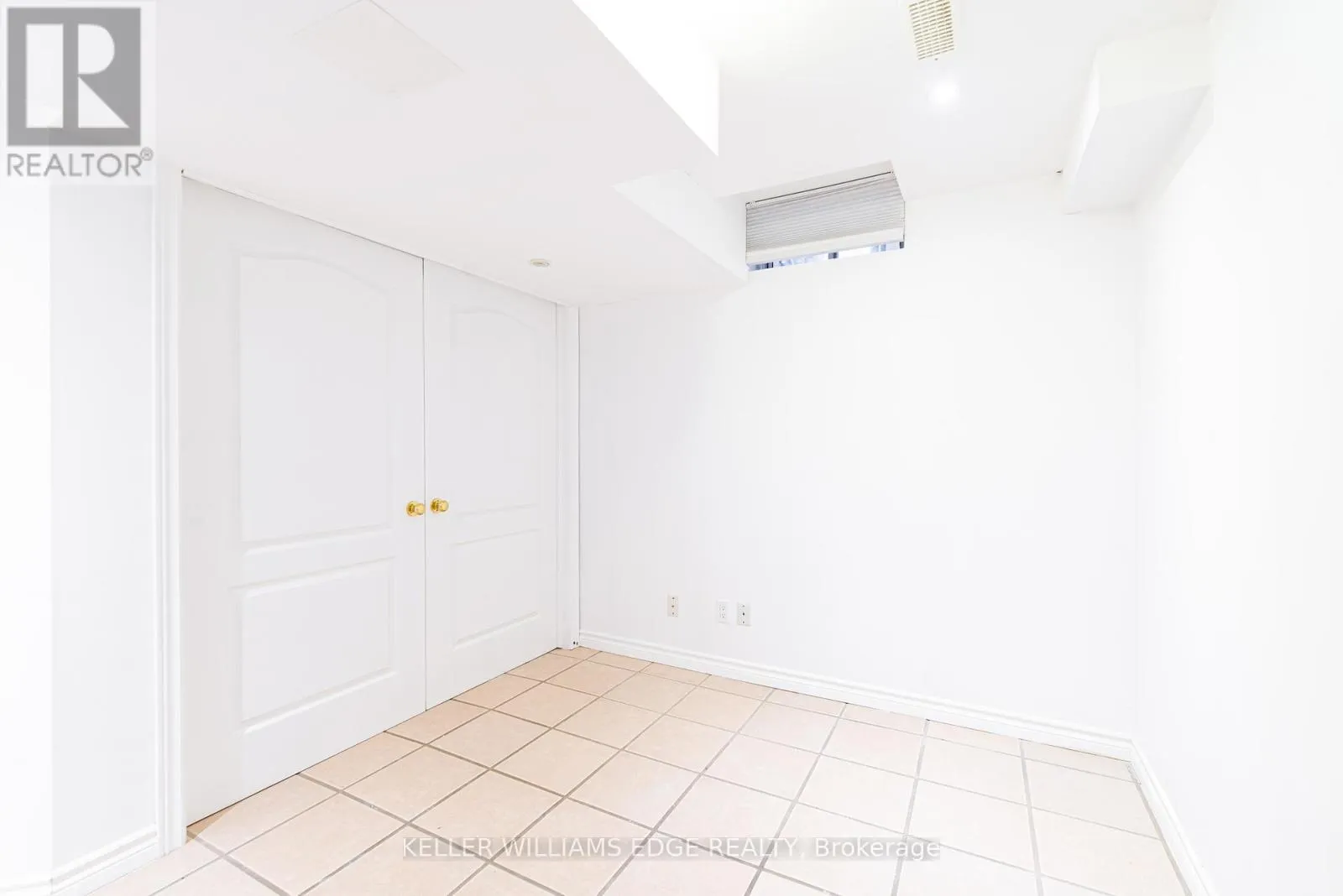 ROOM 4 - 119 SUMMERS DRIVE