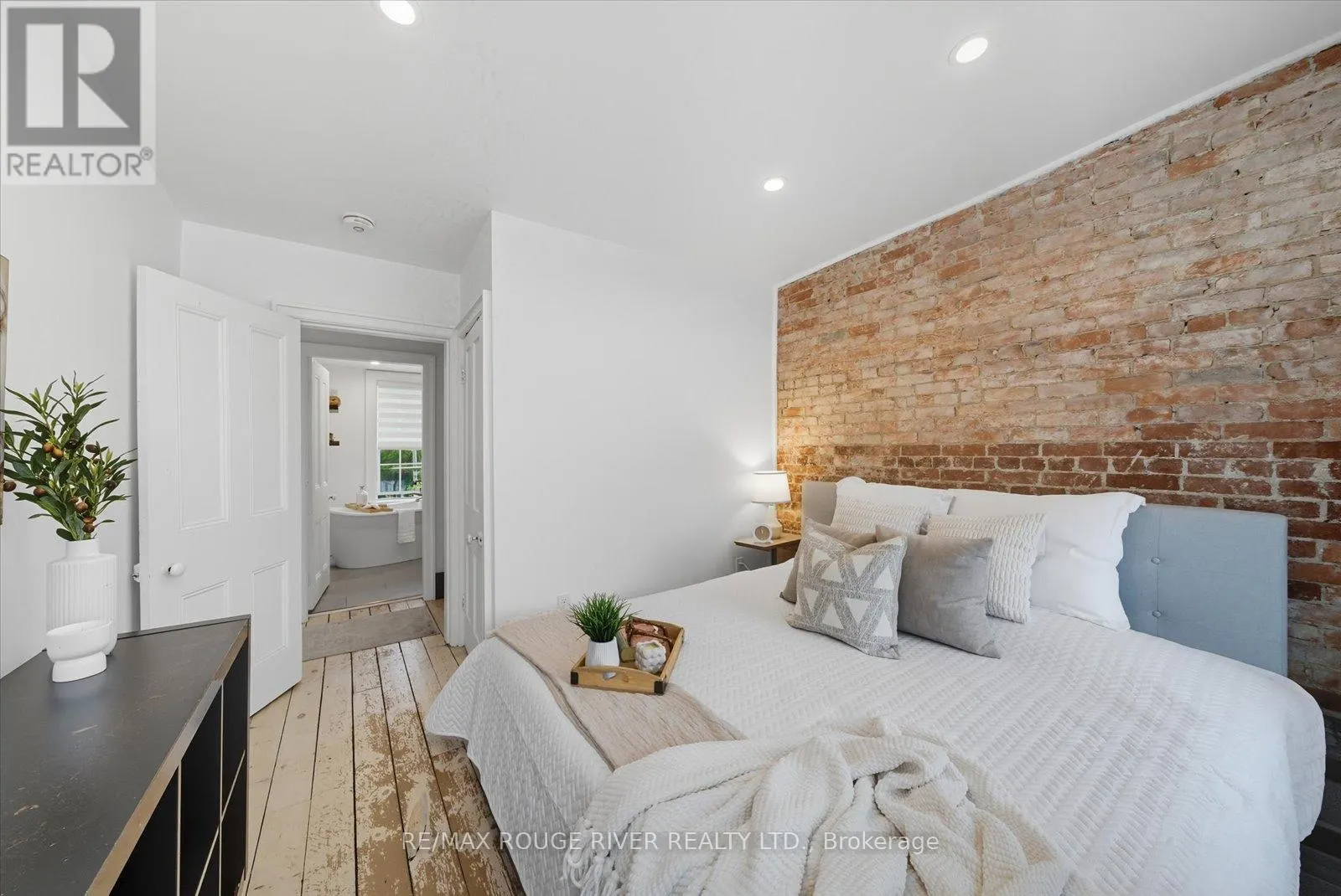 11 BRAMLEY STREET N