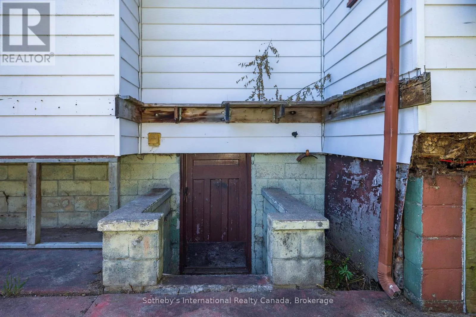 9 SUMMITT AVENUE