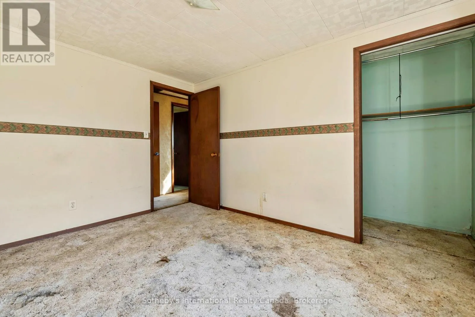 9 SUMMITT AVENUE