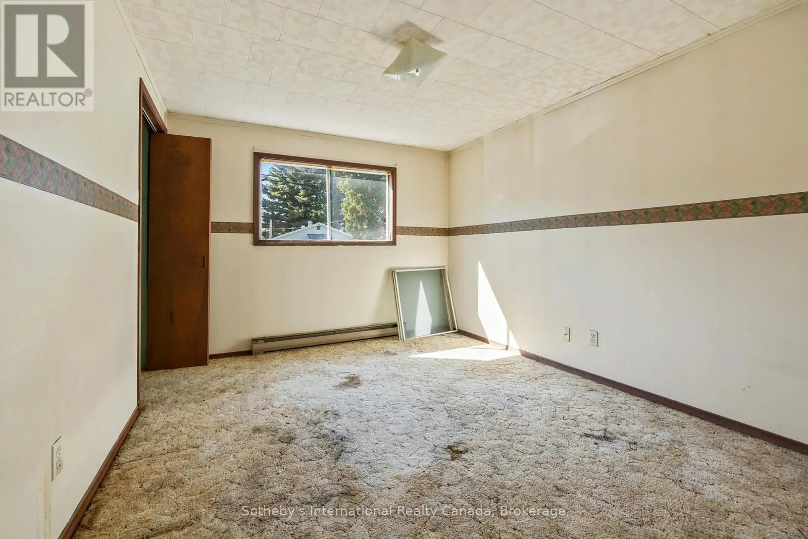 9 SUMMITT AVENUE