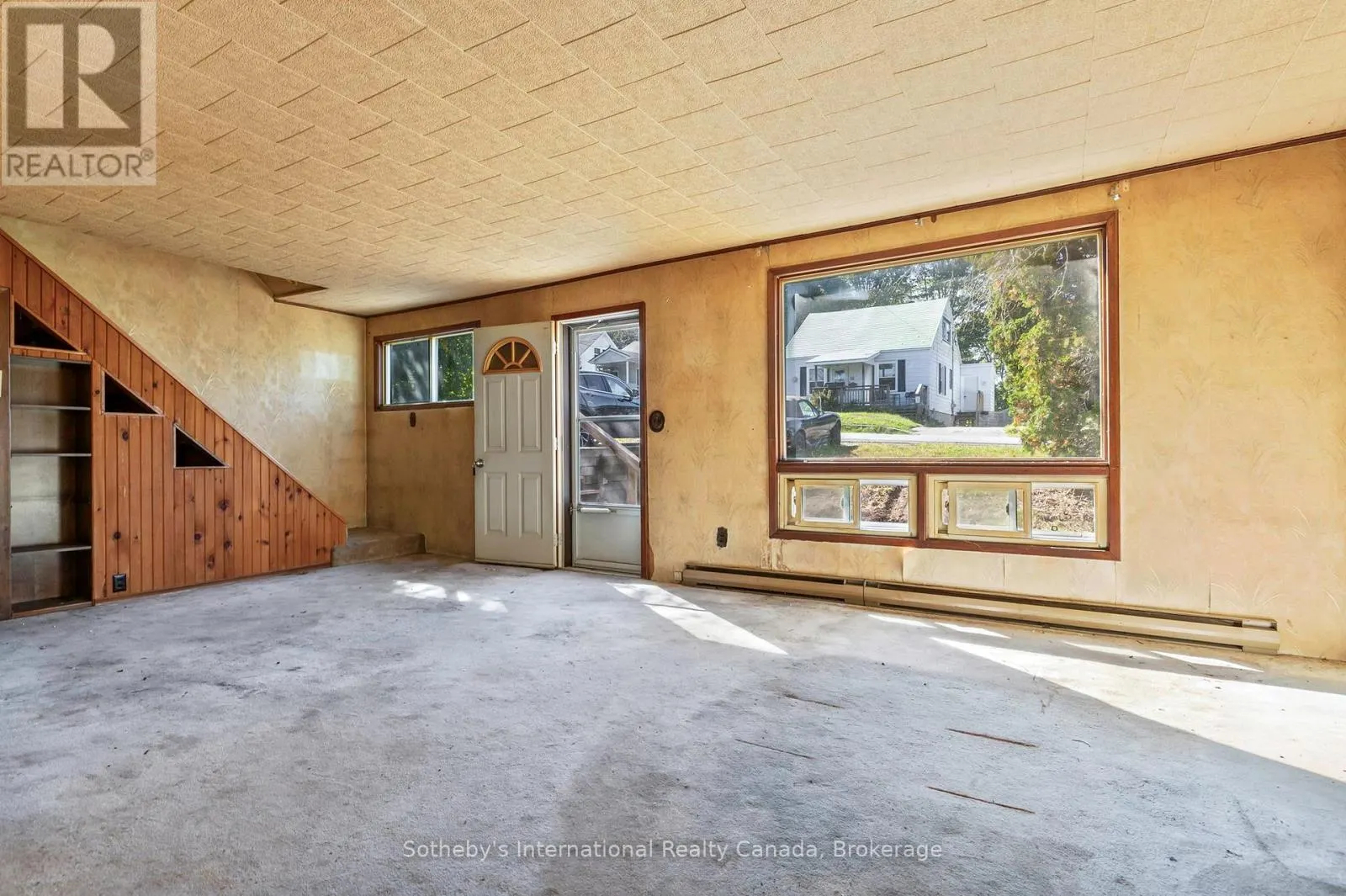 9 SUMMITT AVENUE